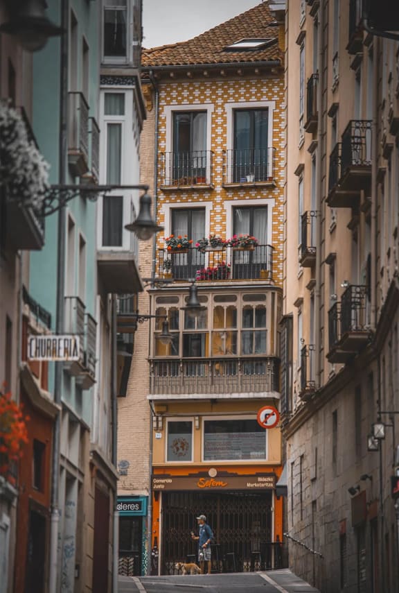 a narrow street with a building in the middle of it
