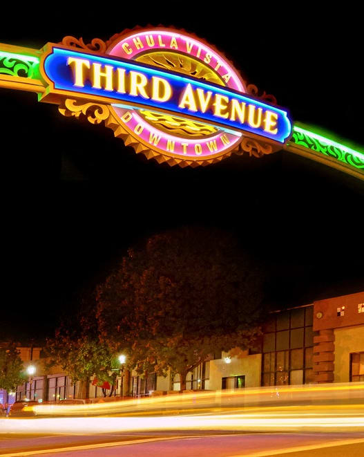 the sign for third avenue at night