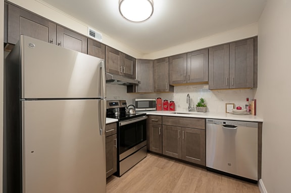 Stainless Steel appliances at Williamsburg Estates in Harrisburg, PA