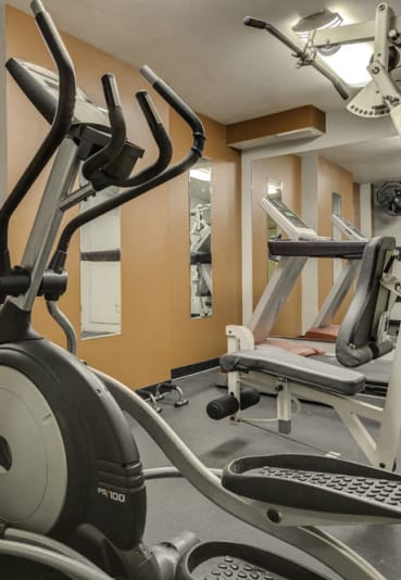 Fitness Center at Excalibur Apartment Homes, Washington