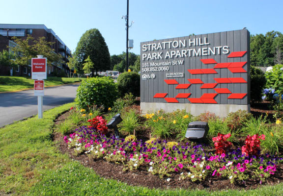 Monument Signage Stratton Hill Park Apartments. 