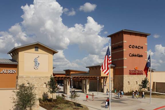 Round Rock Premium Outlets at Las Brisas Apartment Homes, Round Rock, TX