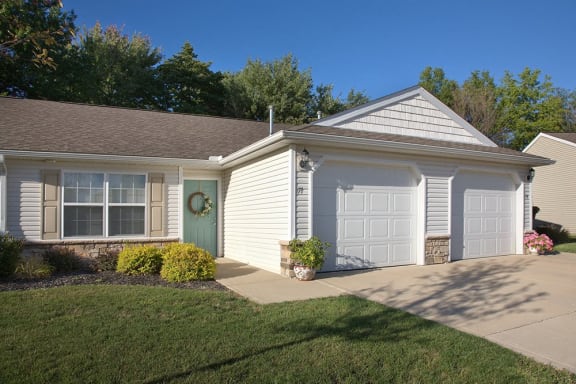 Olmsted Township OH Apartment Rentals Redwood Arbors Of Olmsted One Car Garage Side