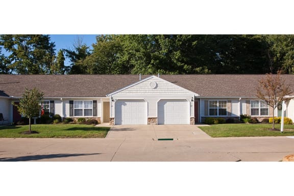 Olmsted Township OH Apartment Rentals Redwood Arbors Of Olmsted One Car Garage Units