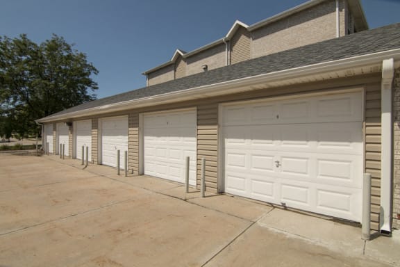 Detached garages outside of Eagle Run apartments