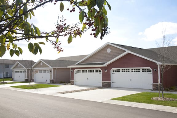 Sylvania OH Apartment Rentals Redwood Carlisle Commons Exterior Garages