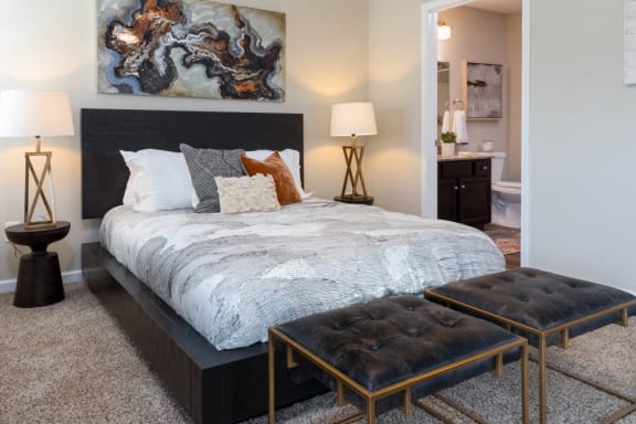 Sylvania OH Apartment Rentals Redwood Carlisle Commons Master Bedroom