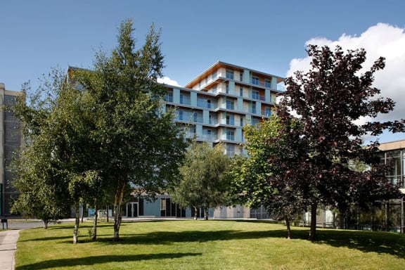 the building in which the hotel is located