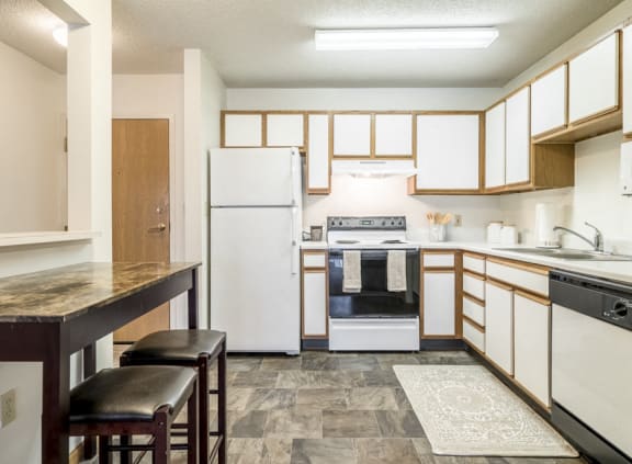 1 bedroom apartment kitchen with room for breakfast table