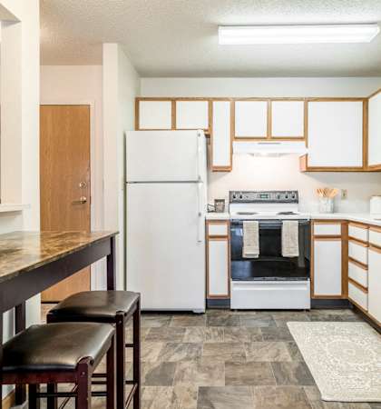 1 bedroom apartment kitchen with room for breakfast table