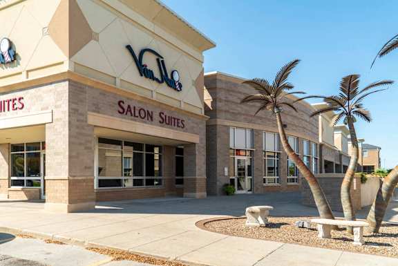Salon near The Flats at 84 in southeast Lincoln NE 68516