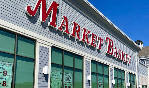 A market basket storefront with a sign that says "Market Basket" above the entrance.