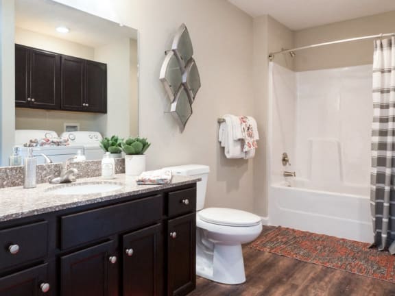 Macomb MI Apartment Rentals Redwood Sycamore Glen Bathroom
