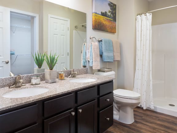 Delaware OH Apartment Rentals Redwood Preserve At Quail Pass Upgraded Bathroom