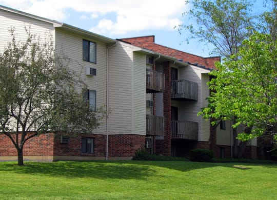 Oakwood Exterior at Oakwood Apartments, Florence, KY, 41042