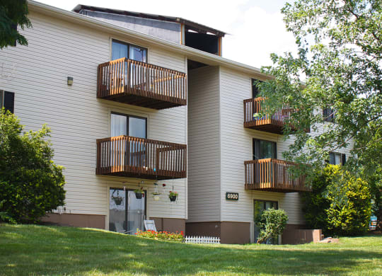 Patios and Balconies at Oakwood Apartments, Florence, 41042