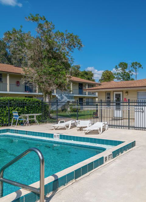 Swimming pool at Tanglewood Apartments