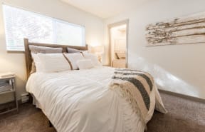 Kent Apartments - Driftwood Apartments - Bedroom 1