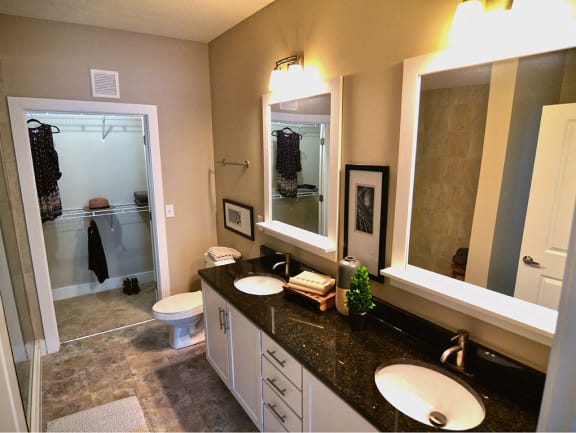 Double vanities at Strathmoor Apartments , Dublin, 43016