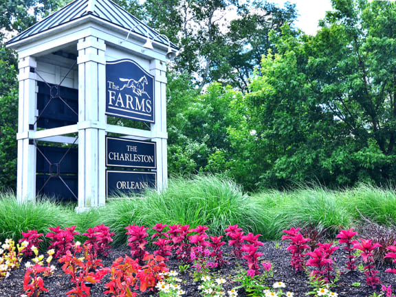 Sign at The Farms Apartments in Columbus Ohio
