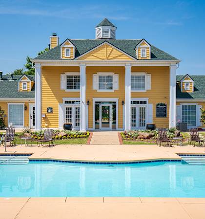 Riverchase Apartments Leasing Center Overlooking the Large Pool