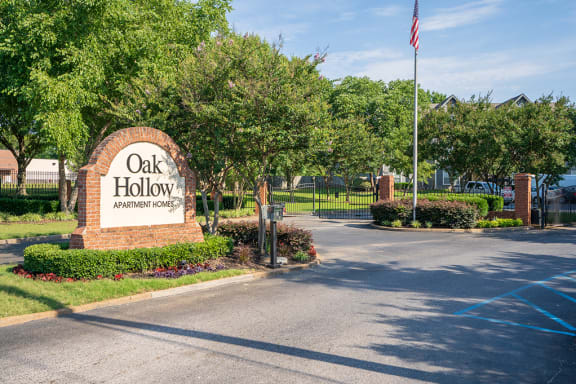 Oak Hollow Entrance
