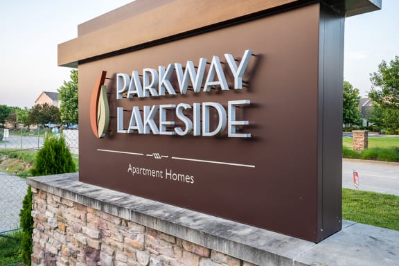 Parkway Lakeside Monument Sign