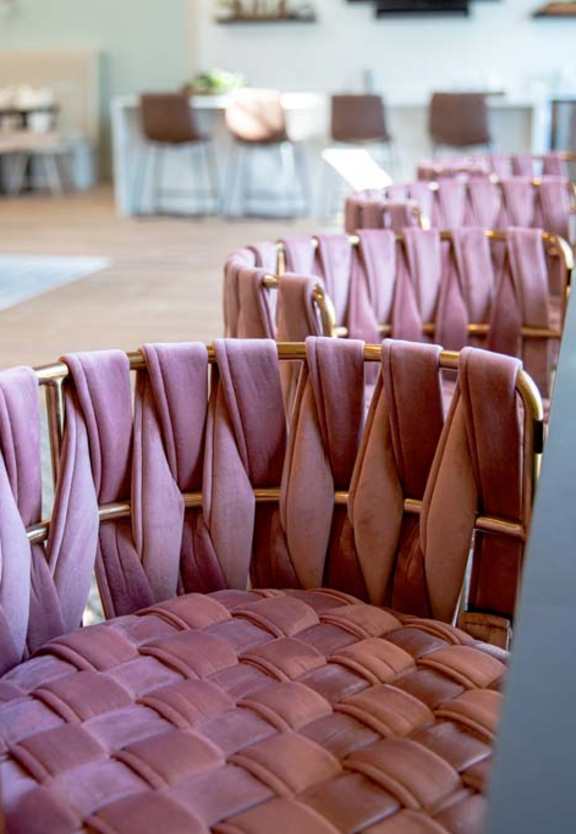 pink chair at bar at Hearth Apartment Homes in Vancouver, WA