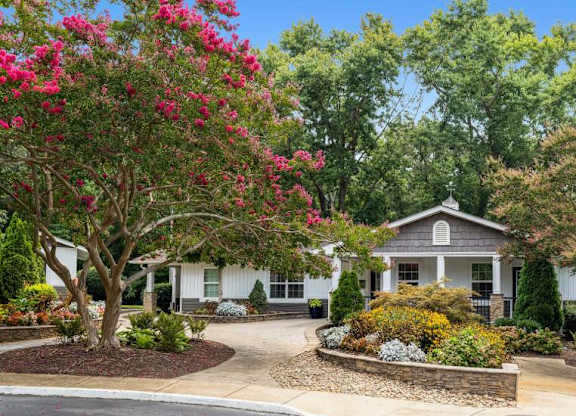 Chimneys of Greenville | Leasing Office | Greenville, SC