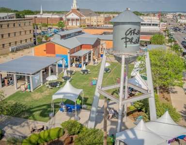 A water tower with a sign that says "Coral Springs" on it.