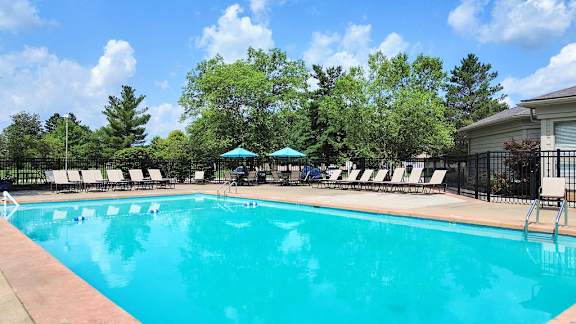 Heated outdoor pool with sundeck and WiFi