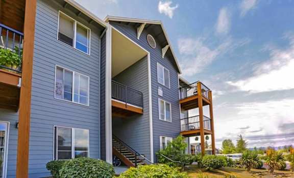 a blue house with a deck and a blue sky at Troutdale Terrace, Troutdale