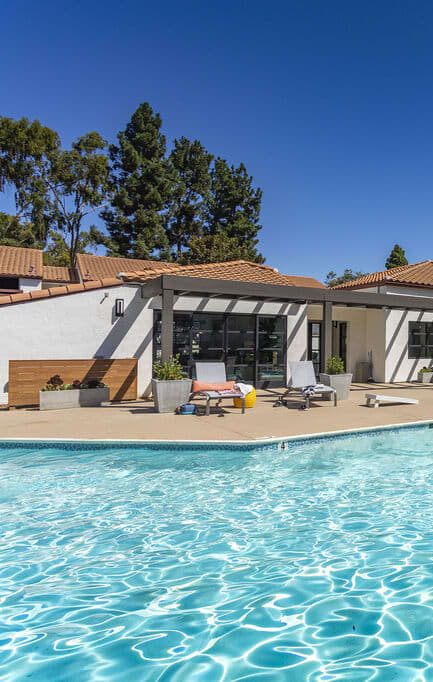 the building in which the villa is located at La Jolla Blue, San Diego, CA 92122