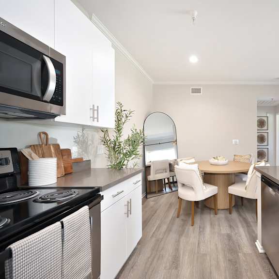Modern Kitchen at Eagle Glen Apartments, Murrieta, CA, 92563