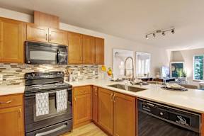 Kitchen with Black Appliances | Apartments For Rent In Shoreline WA | Echo Lake