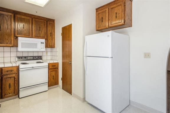 Refrigerator And Kitchen Appliances at Scottsmen Too Apartments, Clovis, CA