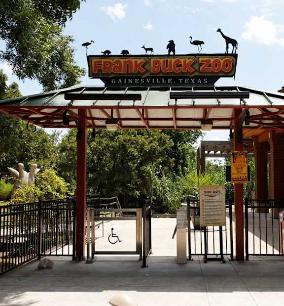 The entrance to the Frank Duck Zoo in Gainesville, Texas.