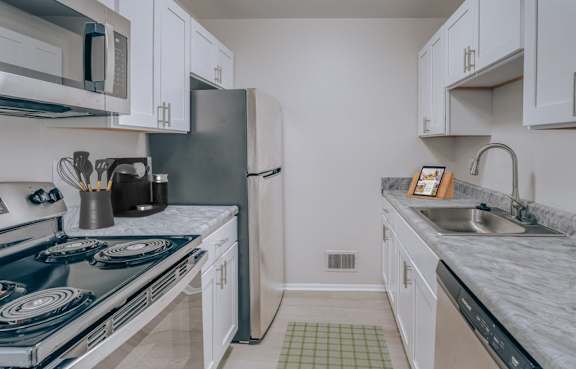 Equipped Kitchen at Hidden Valley Apartments, Southfield, MI