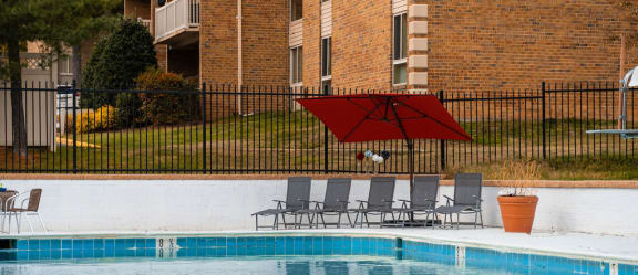 Pool side  at The Glendale Residence Apartments, Lanham, 20706