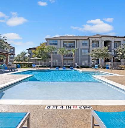 A swimming pool with a no diving sign in the middle.