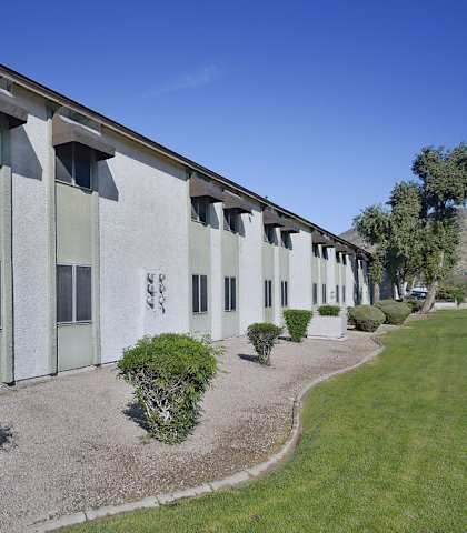 Outdoor Garden Space at Windrose Villas Apartments, Phoenix, Arizona