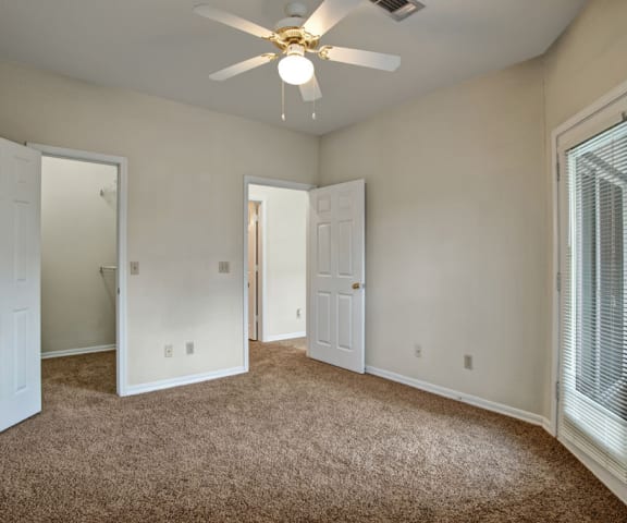 Lincoln Villas on Memorial Bedroom