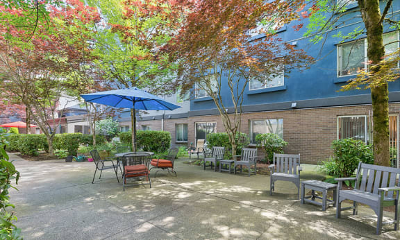 Courtyard with seating and umbrella at Boardwalk in Olympia WA