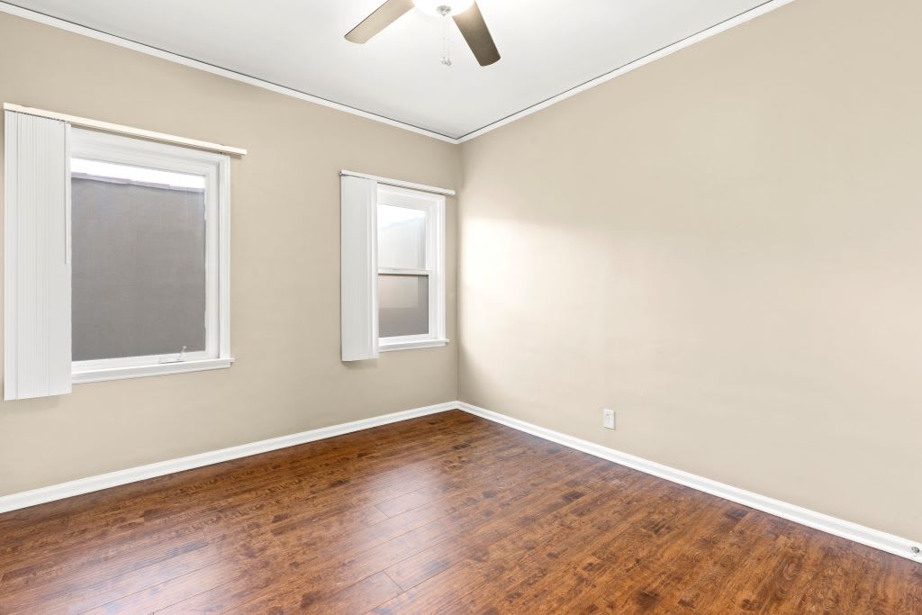 Photos and Video of Baldwin Manor and Windsor Manor Apartments in Los