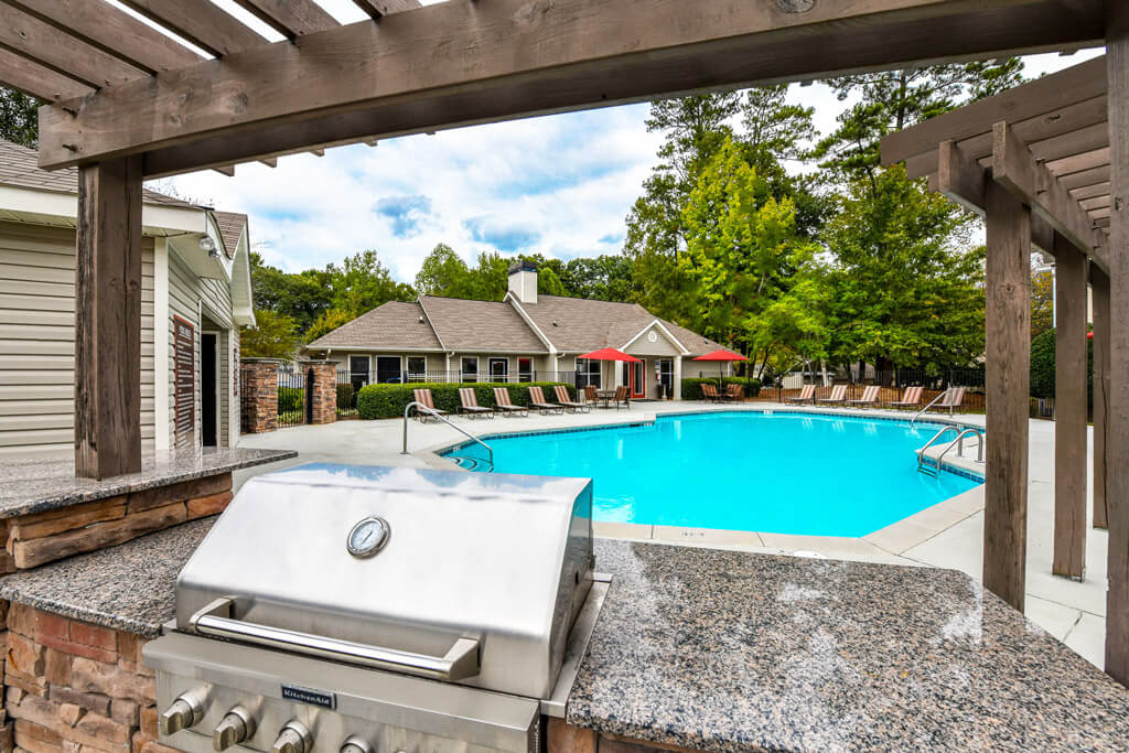 Addison on Cobblestone pool and grilling area - Fayetteville, GA