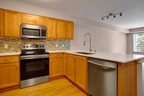 Kitchen with Sleek and Contemporary Finishes| Apartments For Rent Shoreline WA | Echo Lake