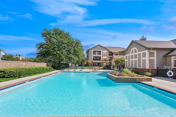 Swimming pool at Valley Trails Apartments in Irving TX
