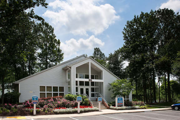 Clary's Crossing leasing office.