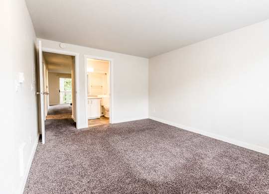 Tacoma Apartments - Sienna Apartments - Master Bedroom and Master Bath