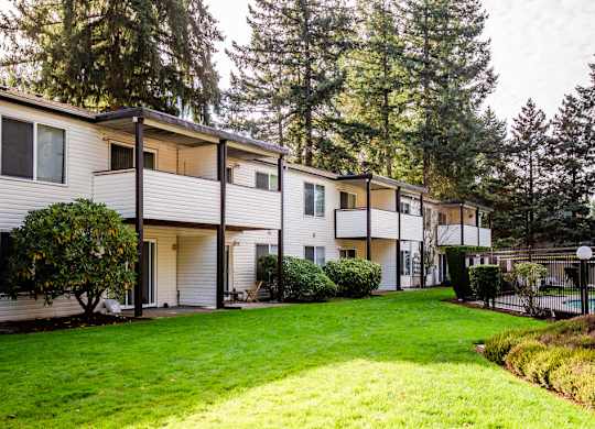 Lakewood Apartments - Arbor Pointe Apartments - Rear Exterior